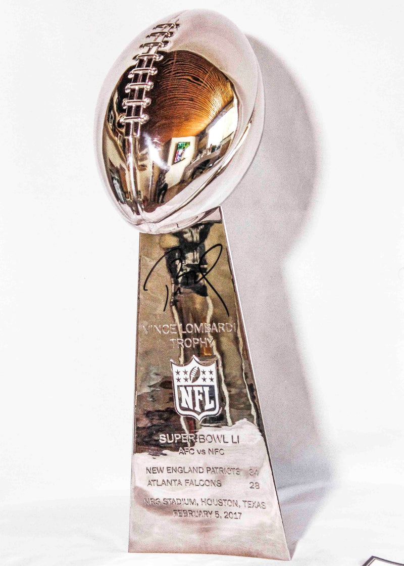 Trofeo Vince Lombardi Super Bowl 51 autografiado por Tom Brady Edición Limitada