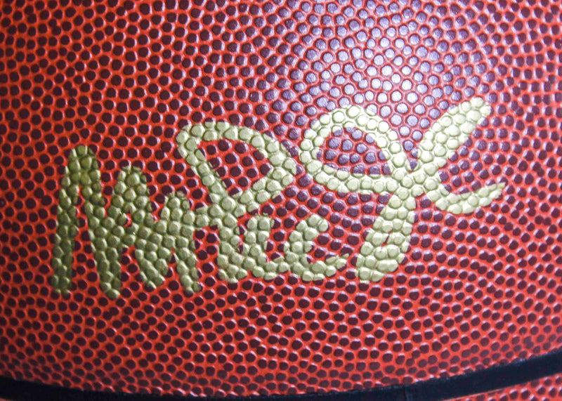 Balón autografiado Magic Johnson